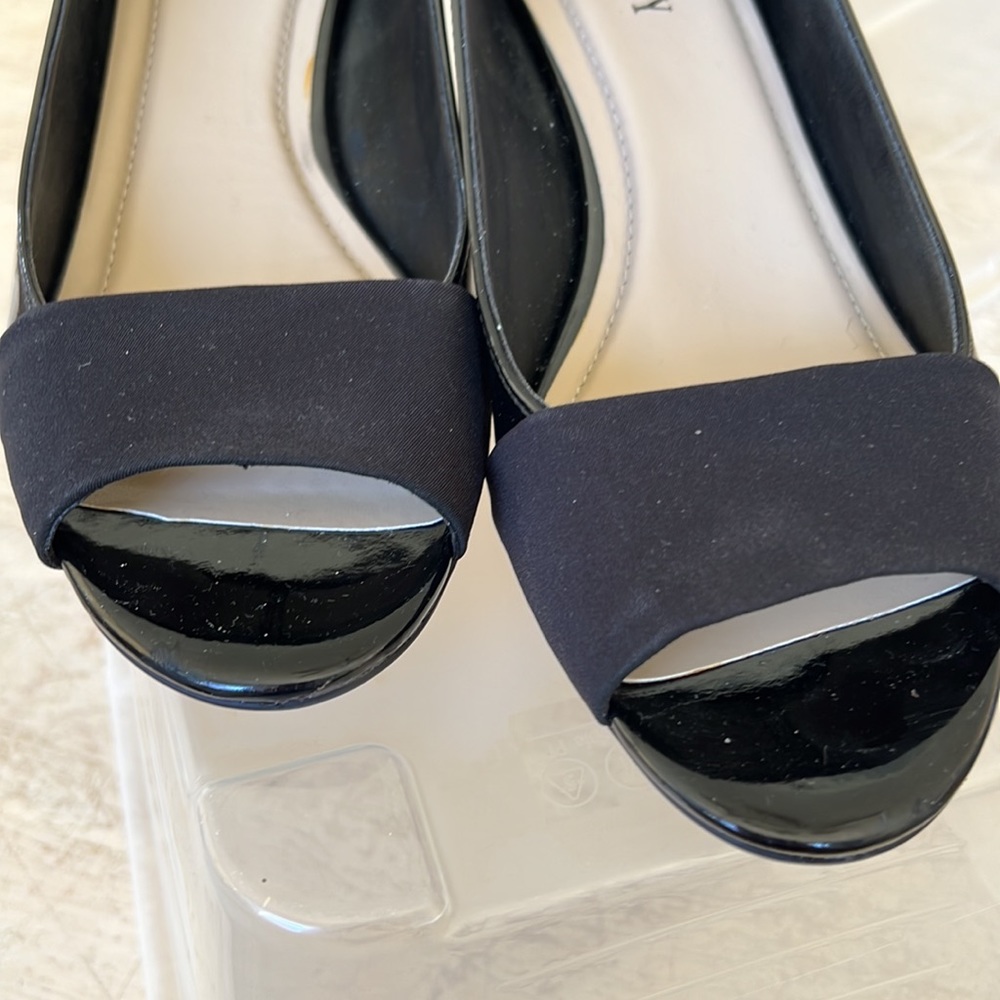 Shoes - Picture 4 of 5